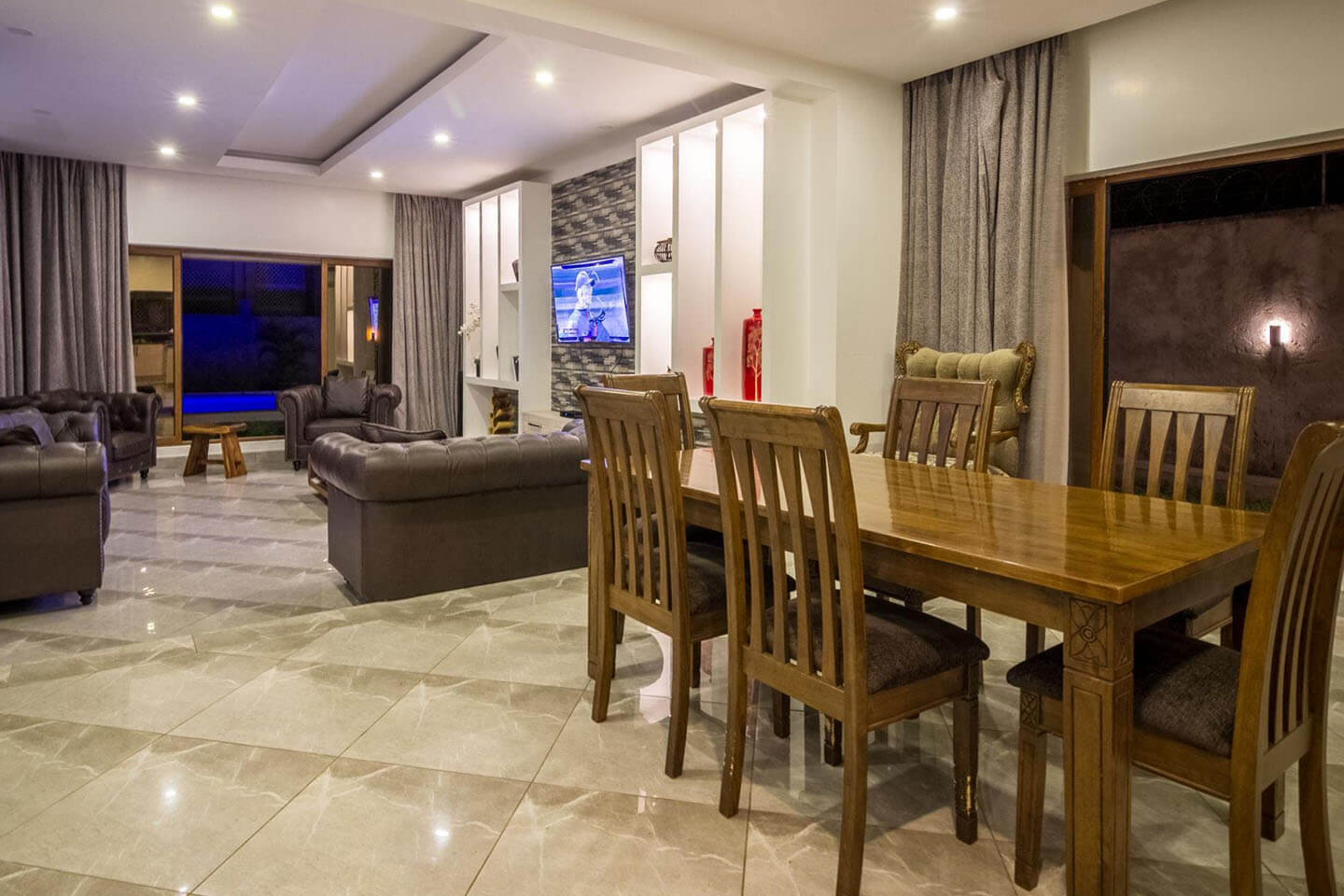 villas-pg-diningkitchen-slider-image1